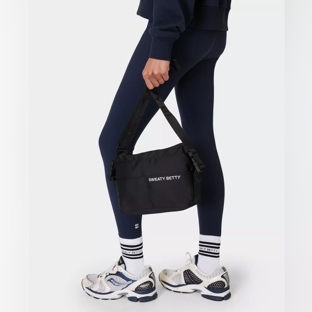 Sweaty Betty “Strive Crossbody” EUC Black/Blue